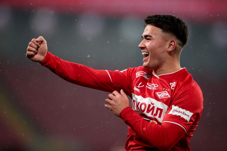 出热烈的氛 出热烈的氛